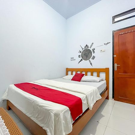 Reddoorz Syariah At Home Ampana Guest House Ampana Kota Exterior foto