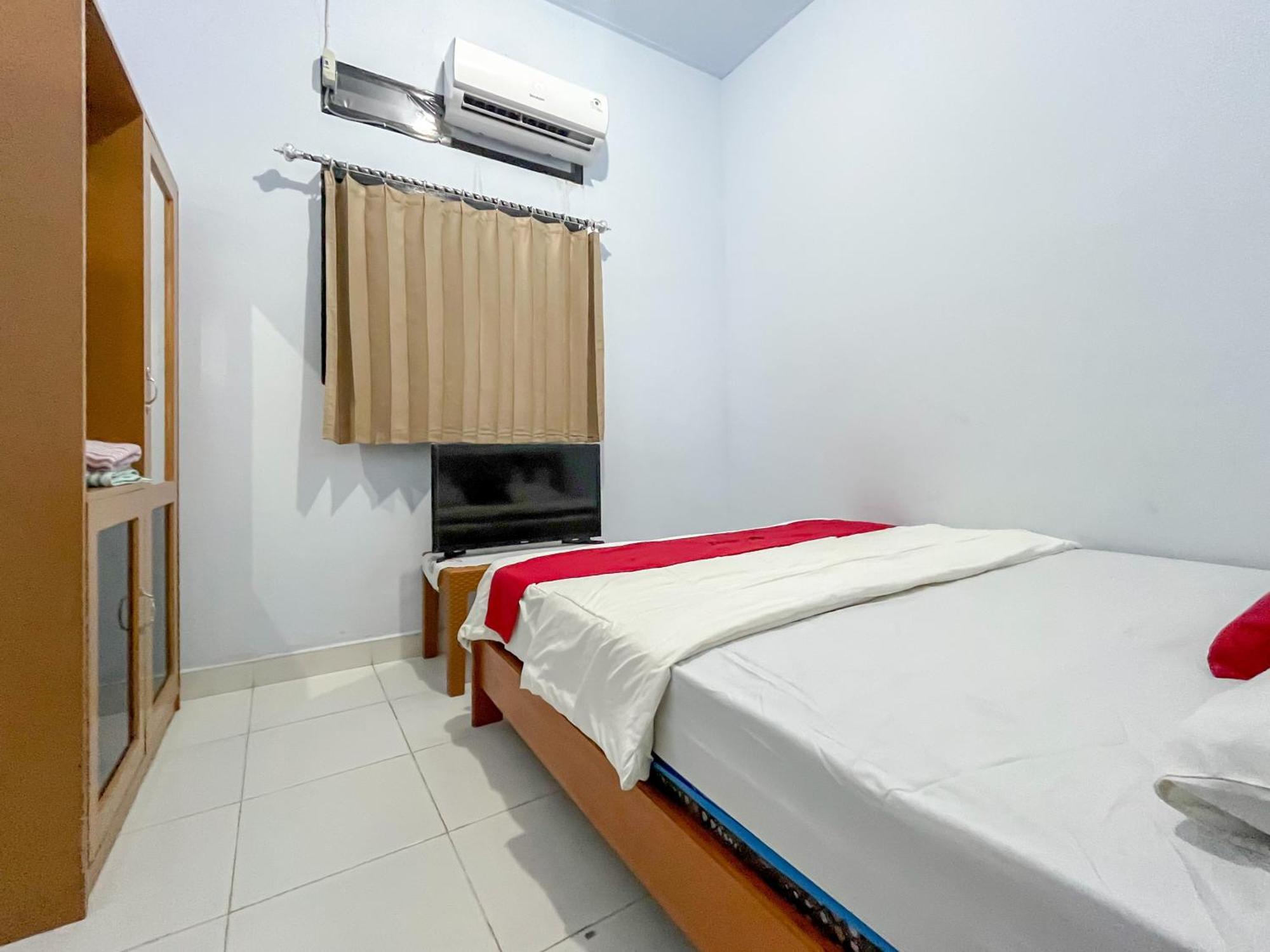 Reddoorz Syariah At Home Ampana Guest House Ampana Kota Exterior foto