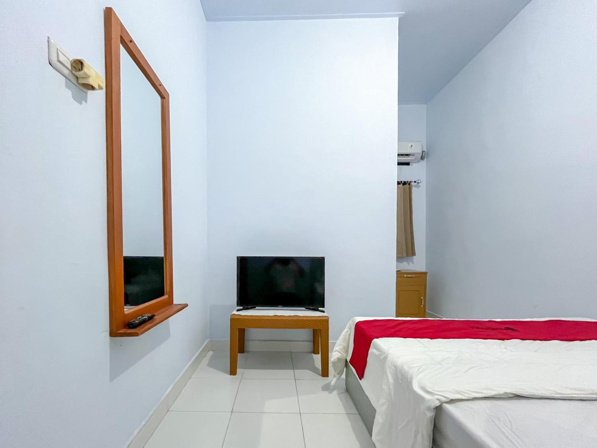 Reddoorz Syariah At Home Ampana Guest House Ampana Kota Exterior foto