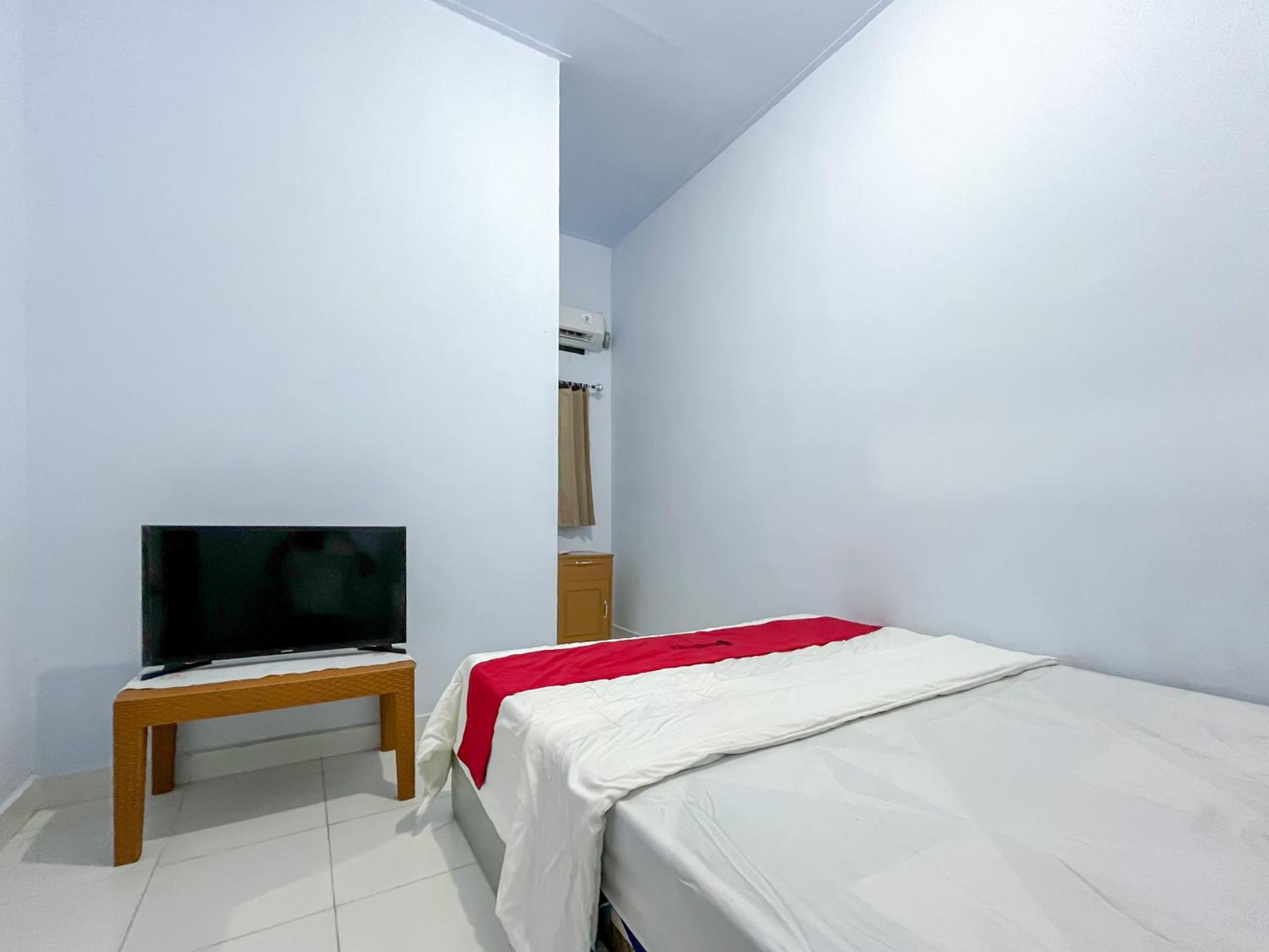 Reddoorz Syariah At Home Ampana Guest House Ampana Kota Exterior foto