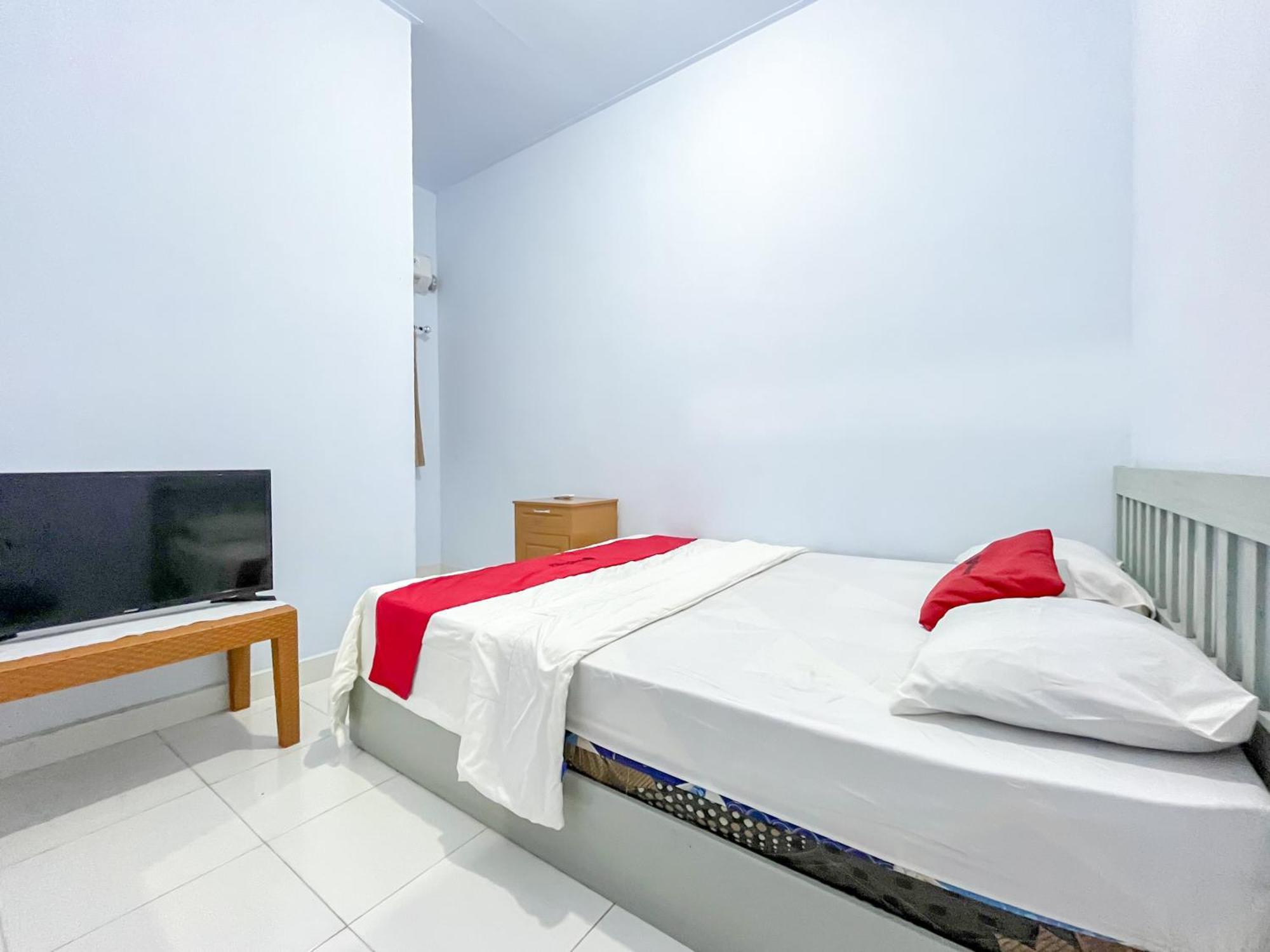 Reddoorz Syariah At Home Ampana Guest House Ampana Kota Exterior foto